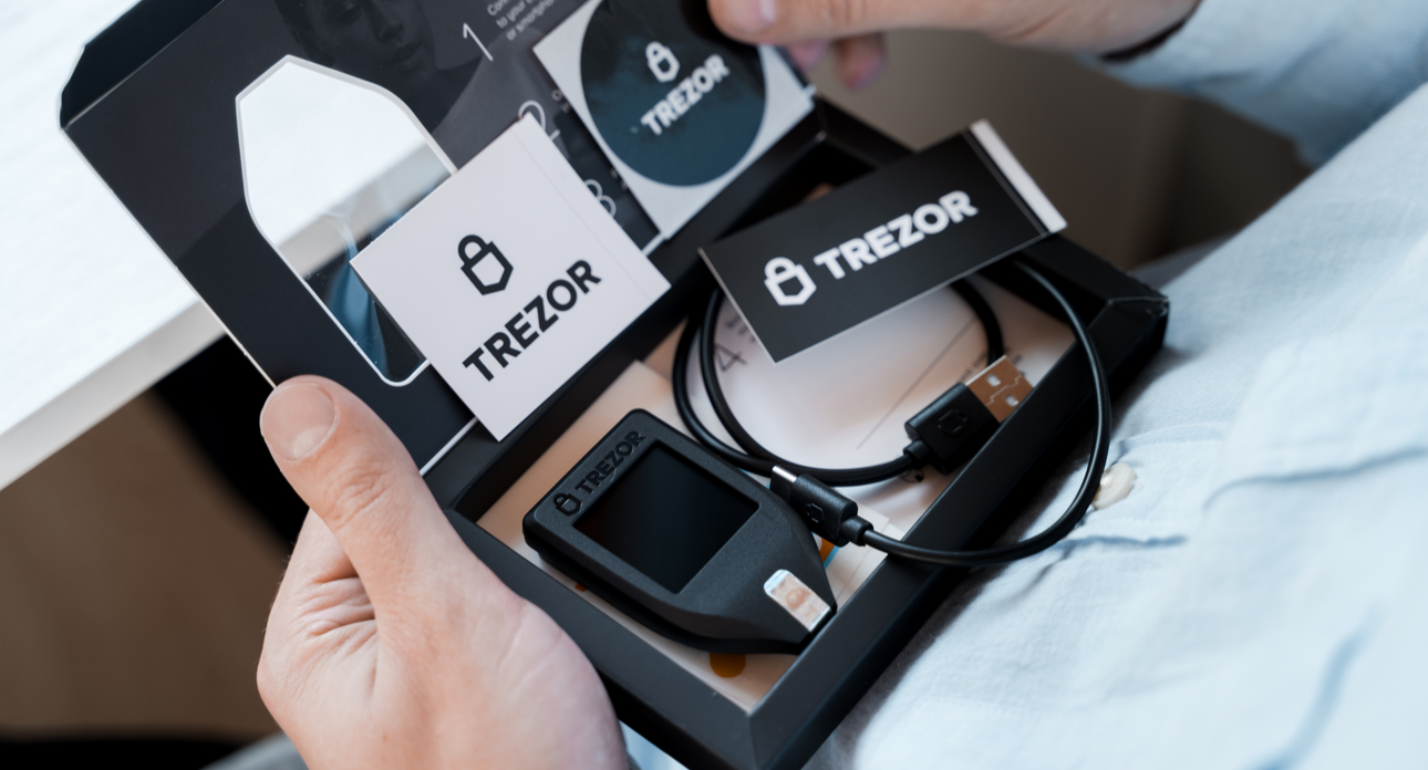 Trezor Model T - Avaliação Completa